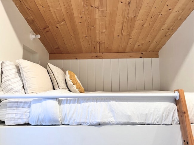 Building Photo - Fully furnished studio apartment in the North End! | 3-6 month leases available!!