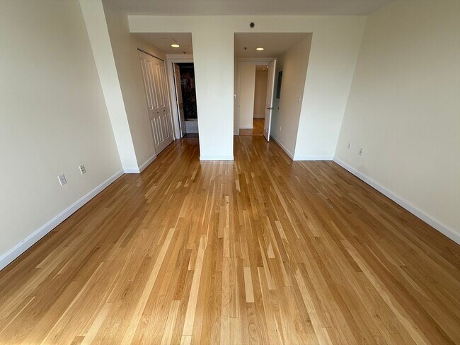 Building Photo - 8 Museum Way