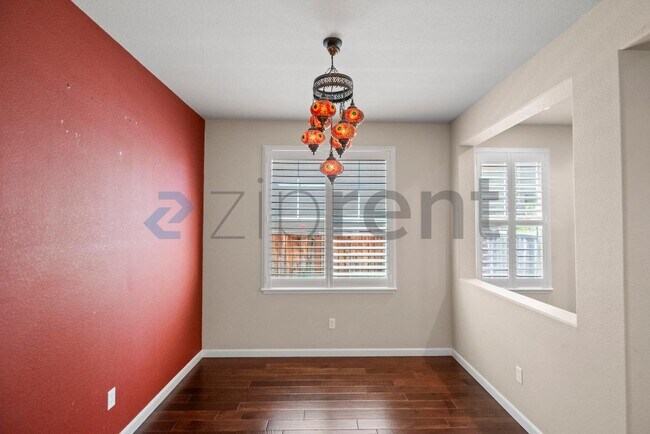 Building Photo - Unit