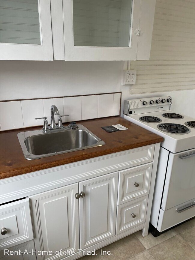 Building Photo - 2 br, 1 bath House - 322 A  S Tate Street ...