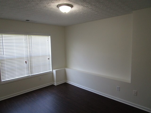 Building Photo - 2433 Green Hollow Ct