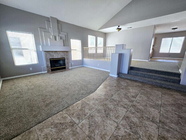 Building Photo - "Spacious 3-Bed Oasis with 2.5 Baths on Funston Way, Las Vegas - 2,264 Sq. Ft. of Comfort!"