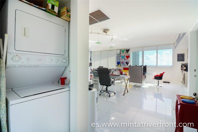 Building Photo - 92 SW 3rd St