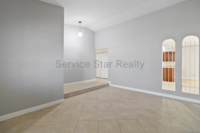 Building Photo - 713 W Alamo Dr