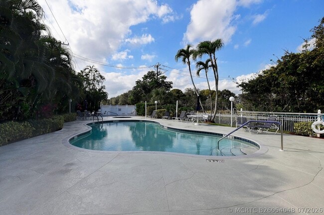Building Photo - 5225 Brookview Dr
