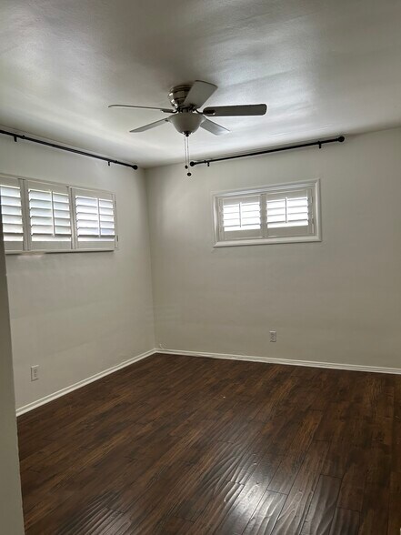 Building Photo - 11442 Riverside Dr