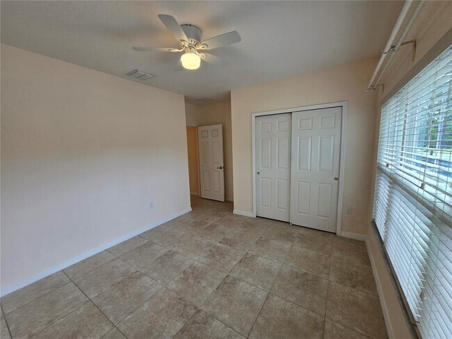 Building Photo - 2246 Waukegan Dr