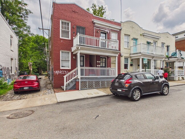 Building Photo - 411 Gilmer St