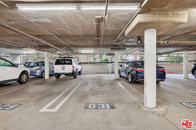 Building Photo - 21450 Burbank Blvd