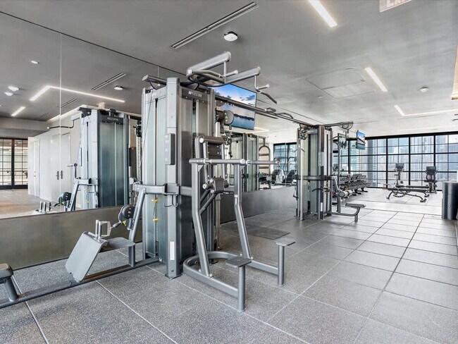 Building Photo - 601 NE 1st Ave