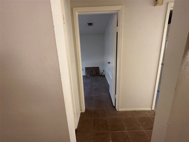 Building Photo - 14846 Waterside Dr