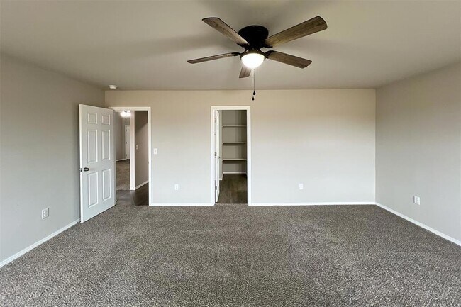Building Photo - 4301 Driftwood Dr