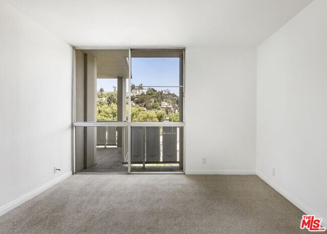 Building Photo - 4455 Los Feliz Blvd