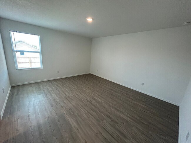 Building Photo - **APPLICATION RECEIVED** BEAUTIFUL 3 Bedroom / 2 Bath Home w/ Community Park & Pool!