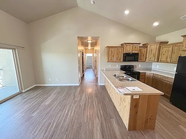 Building Photo - 426 W 200 N St