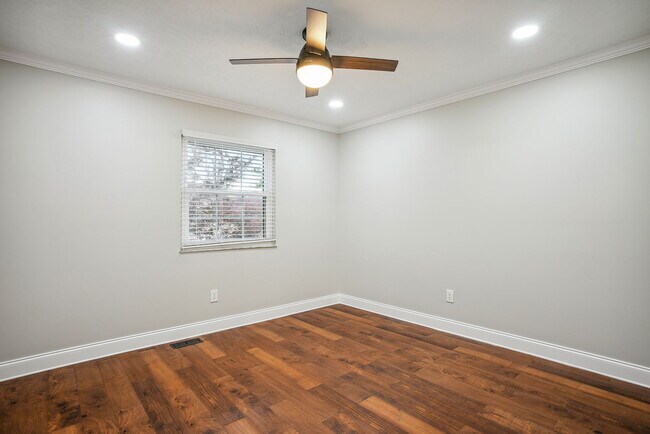 Building Photo - 700 Alta View Ct
