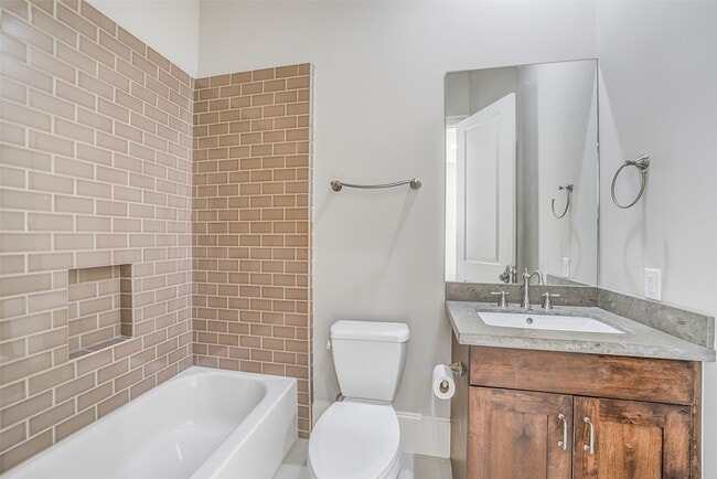 Building Photo - 1618 Rosewood St