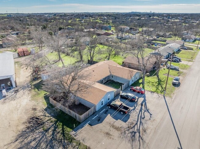 Building Photo - 410 Old Thorndale Rd