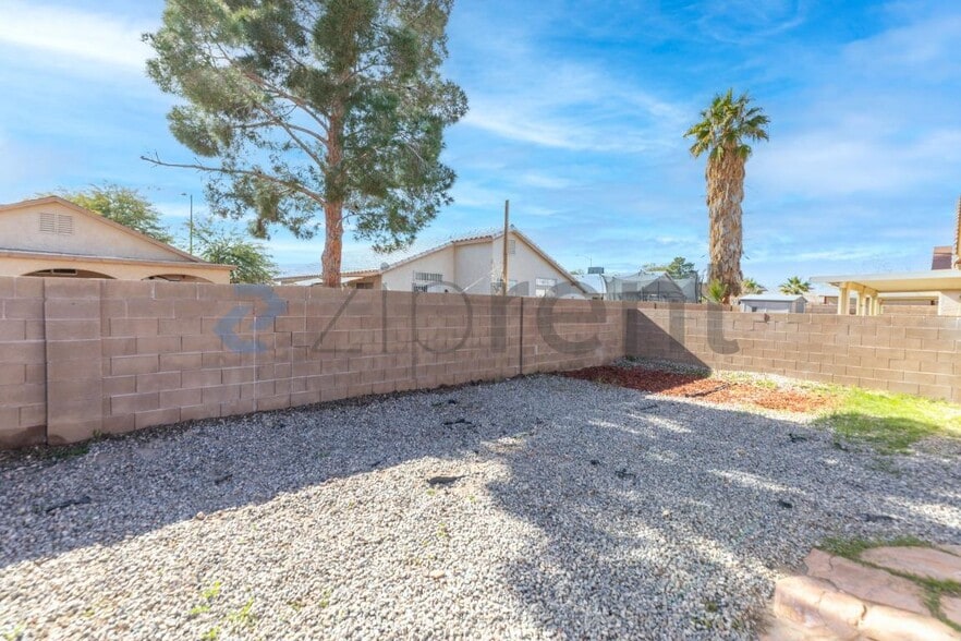 Building Photo - 2005 Rose Coral Ave