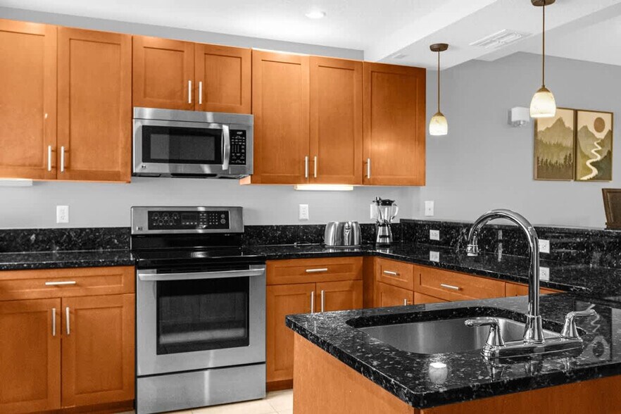 Building Photo - 14590 Damai Ln