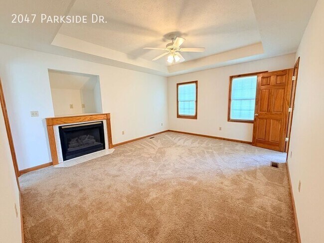 Building Photo - 2047 Parkside Dr