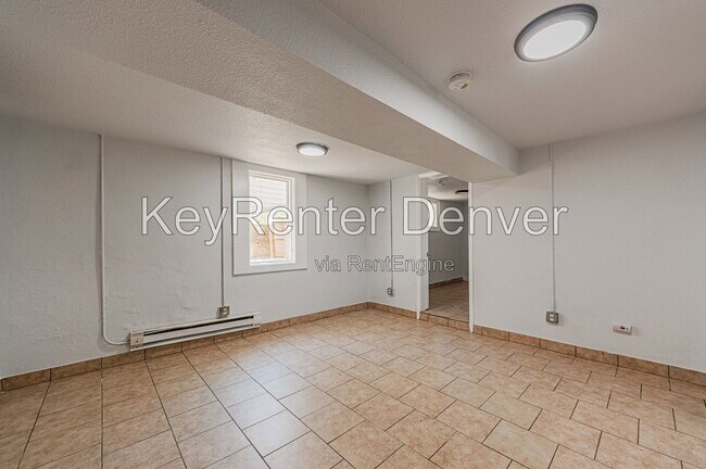 Building Photo - 929 5th St