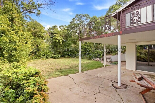Building Photo - 5070 Doren Dr