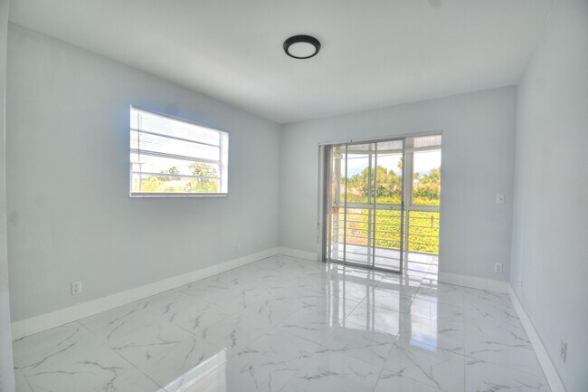 Building Photo - 137 Normandy Ln