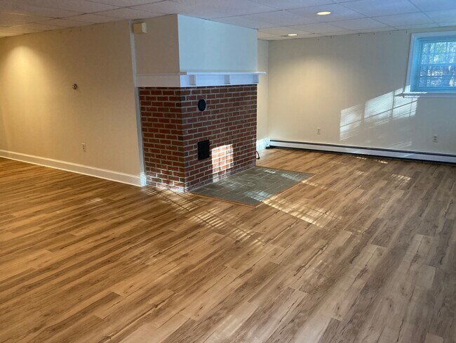 Building Photo - 9 Lupine Ct