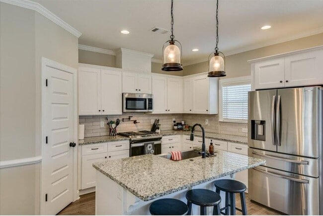 Building Photo - 3651 Kearsley St