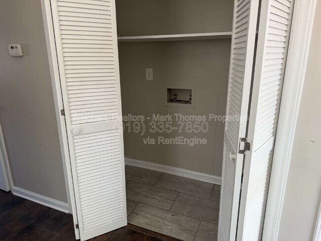 Building Photo - 208 Bridgefield Pl