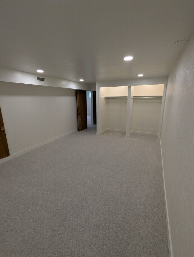 Building Photo - 7070 Beacon Way
