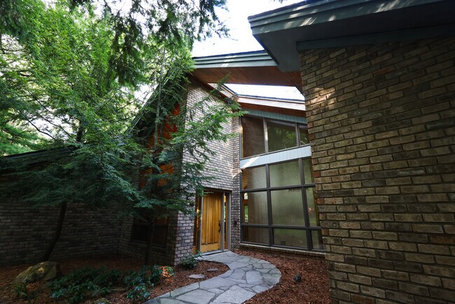 Building Photo - 3351 Wardell Rd
