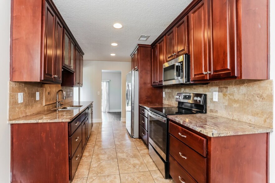 Building Photo - 2633 Grafton Dr