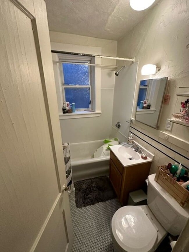 Building Photo - Classic Boston Studio | Elevator Building, Laundry & Parking Available