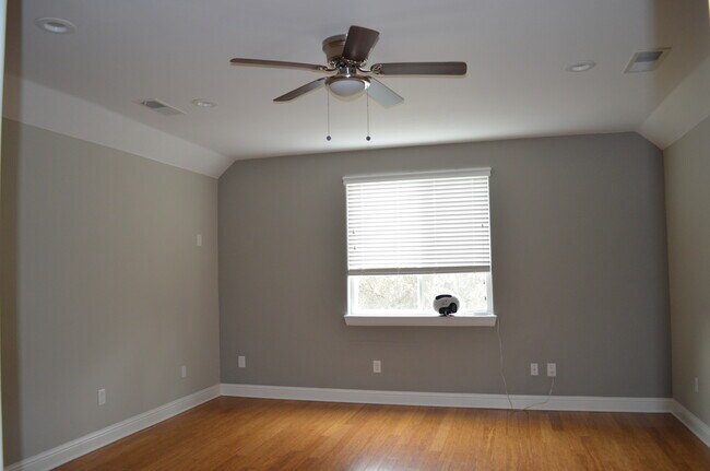 Building Photo - 2111 Deer Valley Rd