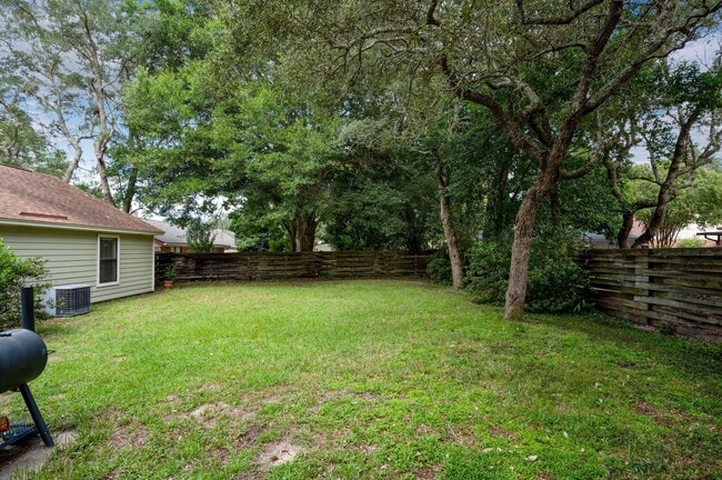 Building Photo - 615 St Martin Cove