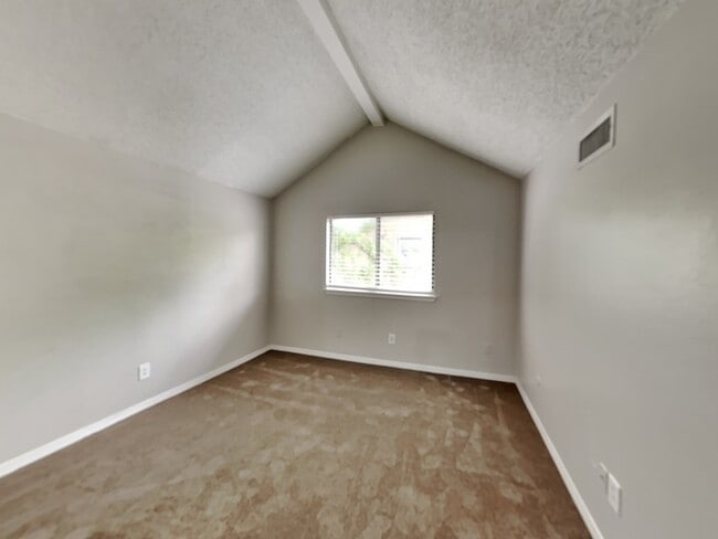 Building Photo - No App Fee. $500 Off 1st Months Rent with ...