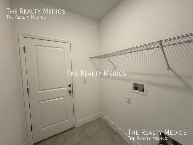 Building Photo - 1537 Meadowlark Dr