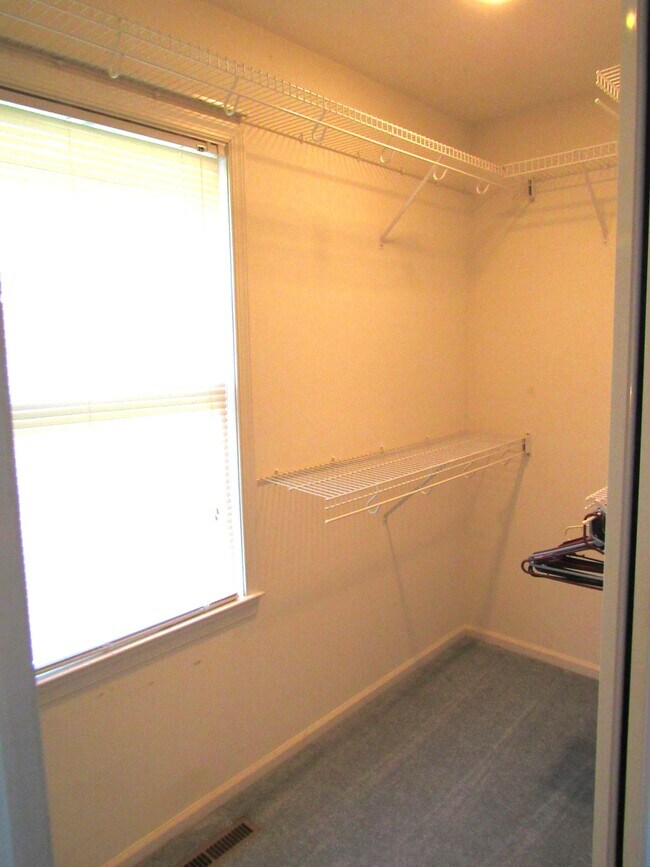 Building Photo - 23041 Holly Ct