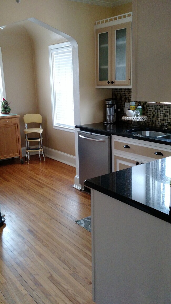 Building Photo - 840 S Knoxville Ave