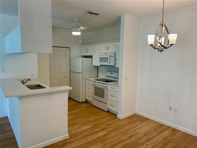 Building Photo - 624 Arbor Lakes Cir