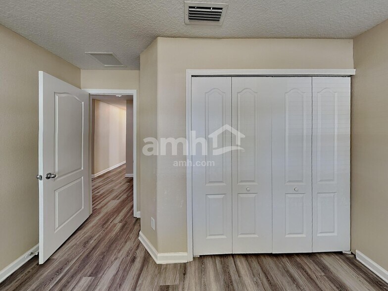 Building Photo - 421 Monet Ave