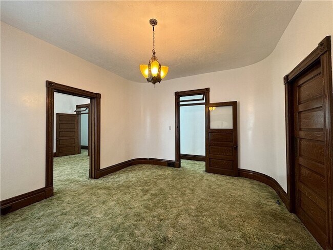 Building Photo - 407 Fallowfield Ave