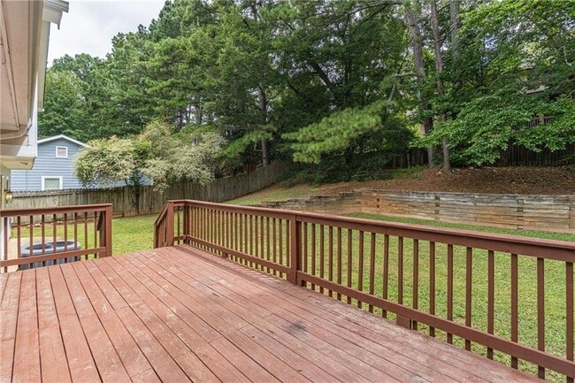 Building Photo - 495 Ansley Dr