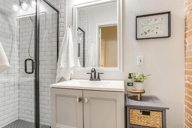 Building Photo - Charming 2-Bed, 2-Bath Gem with Granite Co...