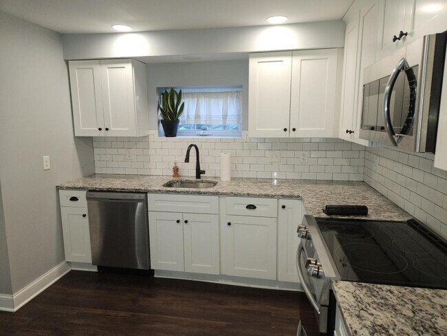 Building Photo - 414 Delaware Ave