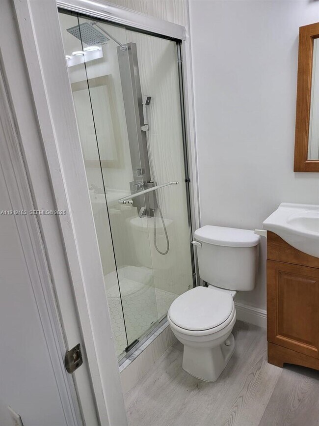 Building Photo - 2330 SW 31st Ave