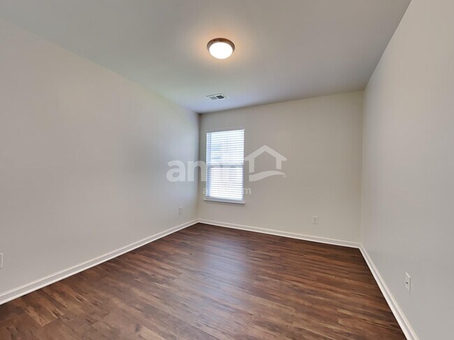Building Photo - 129 Charlesfort Way
