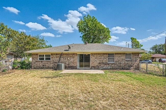 Building Photo - 413 Lindo Dr